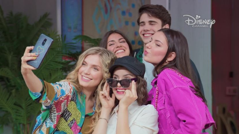 Elenco - Bia Disney Channel