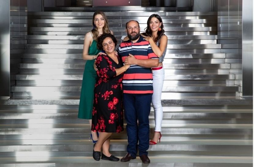 Leyla, Mevkibe, Nihat, Sanem - Erkenci kuș