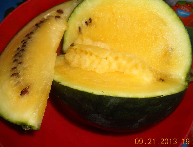  - Pepene verde cu miez galben