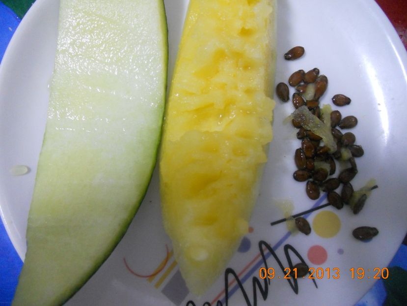  - Pepene verde cu miez galben