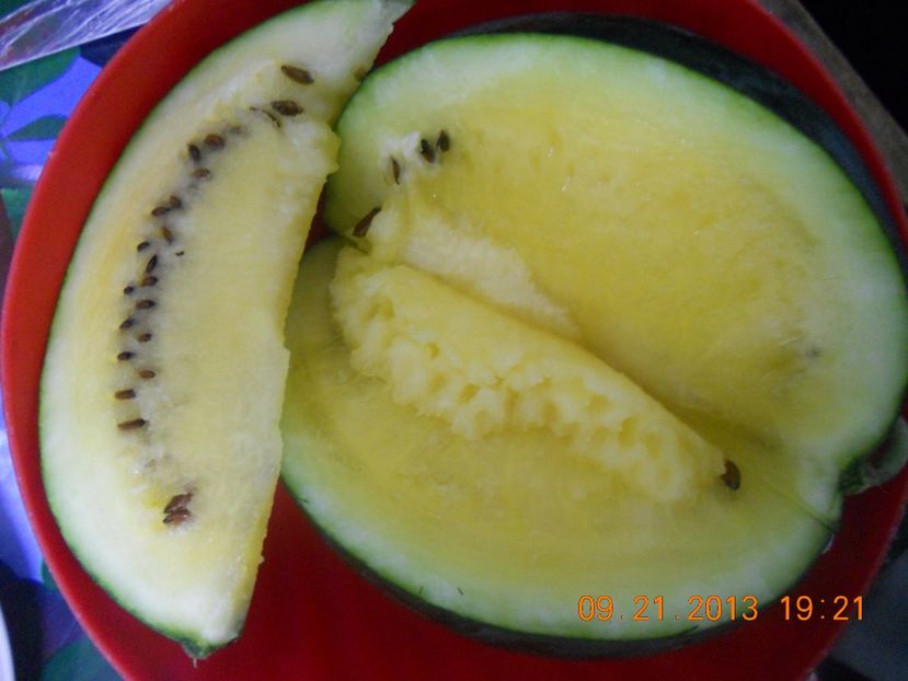  - Pepene verde cu miez galben