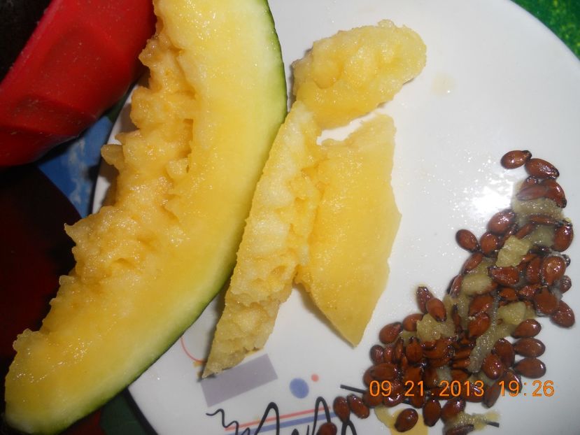  - Pepene verde cu miez galben