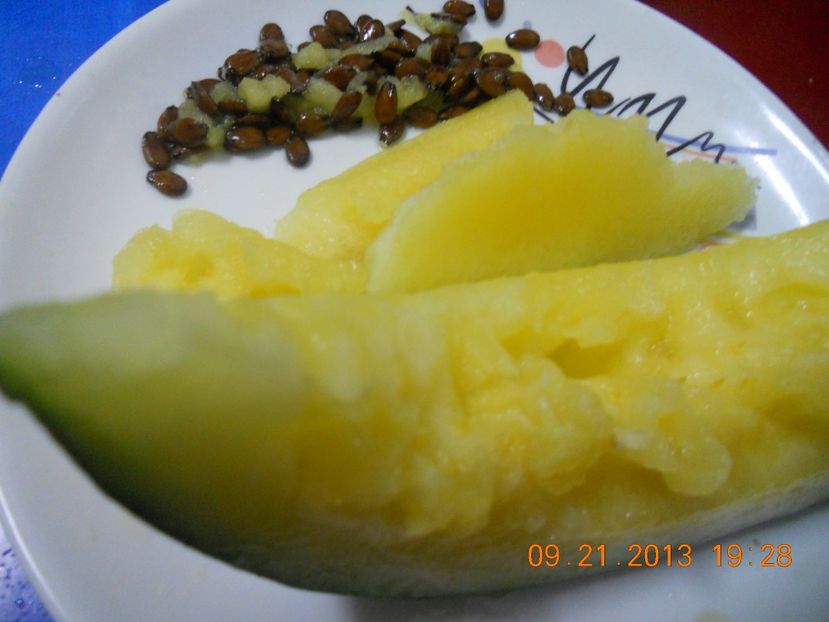  - Pepene verde cu miez galben