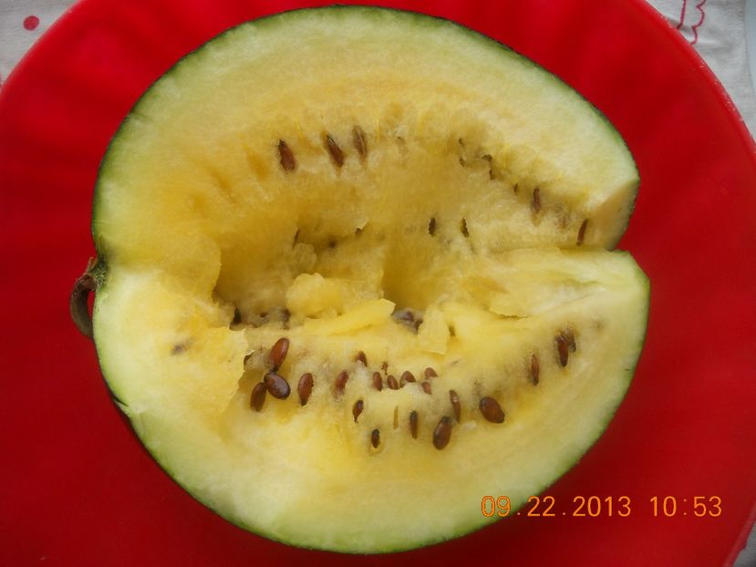  - Pepene verde cu miez galben