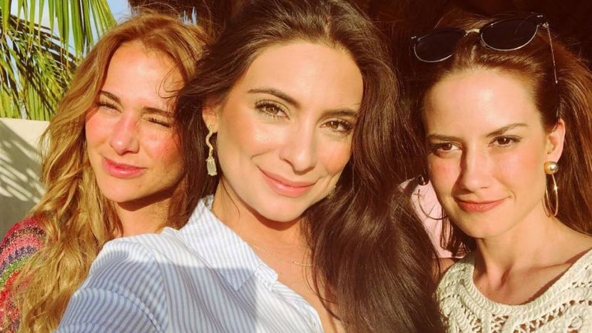 Olivia, Alejandra, Victoria - Por amar sin ley