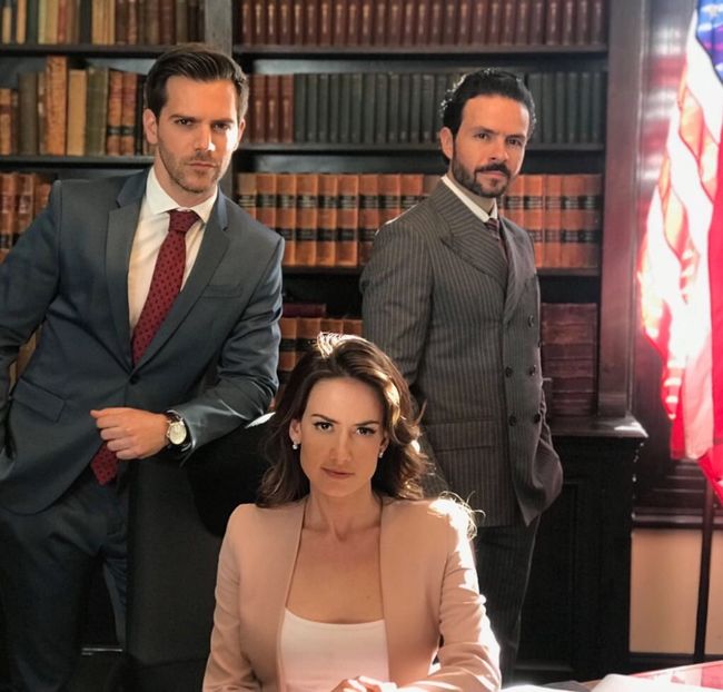 Adrian, Victoria, Roberto - Por amar sin ley