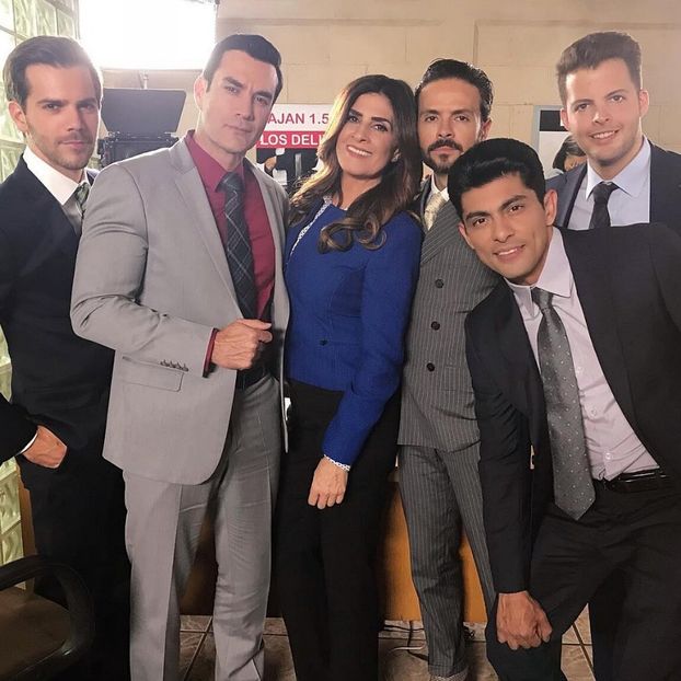 Elenco - Por amar sin ley