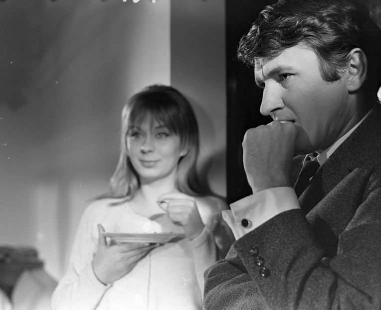 Un Film Cu O Fata Fermecatoare - Un Film Cu O Fata Fermecatoare 1966