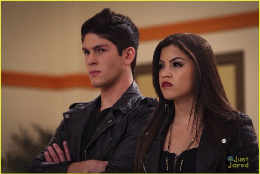 Jax and evil Emma - Every witch way