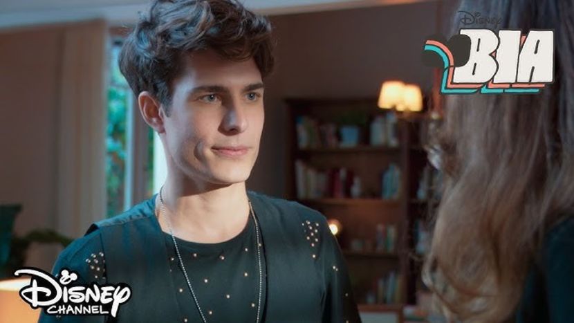 Manue; - Bia Disney Channel