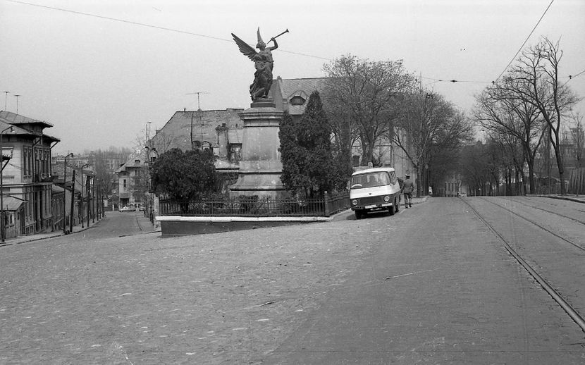 Angela Merge Mai Departe - Angela Merge Mai Departe 1981