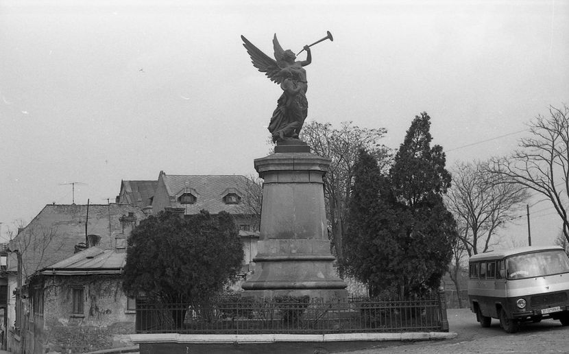 Angela Merge Mai Departe - Angela Merge Mai Departe 1981