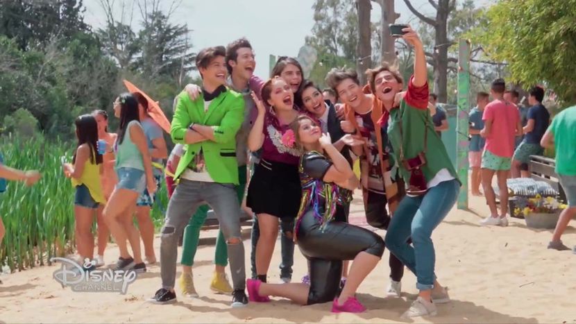 Elenco - Bia Disney Channel