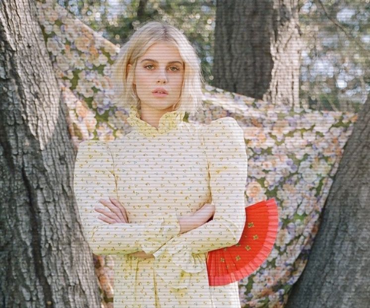 ⌮˒♥˓ Iṇ꒒ục̣y’s⋅⁽ẅöṛdṡ⁾... 　‰ː  Păşea încet, ţinându-se cu o mână de balustradă. Coborî - time to go cruising down the 8th