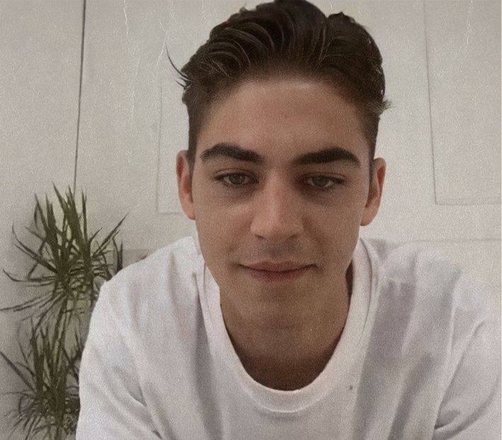 থৣĦғᴛ؟ℬᵉ̶̶ᵃ̶̶ᵘ̶̶ℛᵉ̶ᵍ̶ᵃ̶ʳ̶ᵈ͠ ༈٫ Pisica i se răsucise pe după gât, ca un guler de blană gri. „Bună - time to go cruising down the 8th