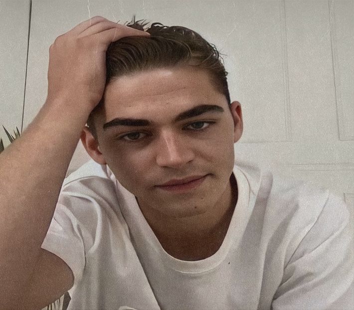 থৣĦғᴛ؟ℬᵉ̶̶ᵃ̶̶ᵘ̶̶ℛᵉ̶ᵍ̶ᵃ̶ʳ̶ᵈ͠ ༈٫ strălucea degrabă peste umeri, în direcția barului. Își încleștă un - time to go cruising down the 8th