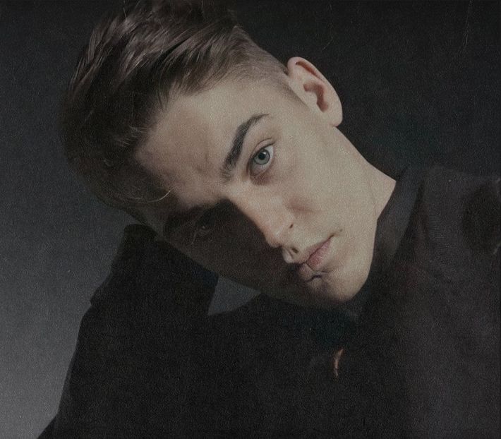 থৣĦғᴛ؟ℬᵉ̶̶ᵃ̶̶ᵘ̶̶ℛᵉ̶ᵍ̶ᵃ̶ʳ̶ᵈ͠ ༈٫ -nuare.” Ochiul i se anină pe ultima venită înainte de a se abate; - time to go cruising down the 8th