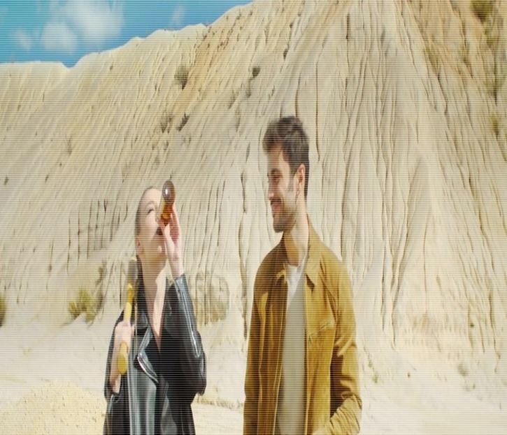 ╰　·•  Le zâmbește lui Candy și Hero, drept salut; rezervă invitația de a se uni pentru un moment - time to go cruising down the 8th