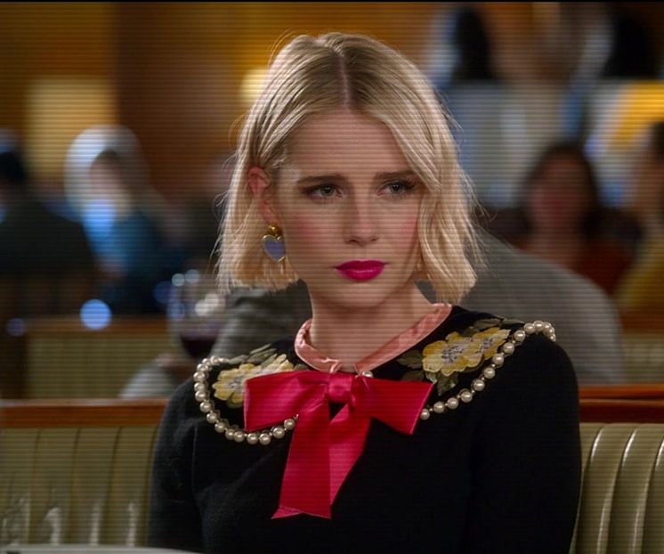 ⌮˒♥˓ Iṇ꒒ục̣y’s⋅⁽ẅöṛdṡ⁾... 　‰ː Îşi dă la o parte părul de pe obraz pentru a-şi pune cercelul. - time to go cruising down the 8th