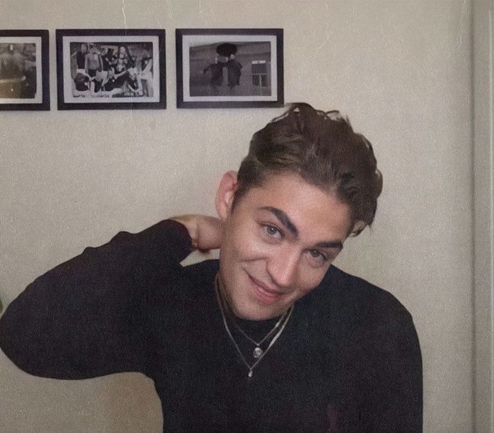 থৣĦғᴛ؟ℬᵉ̶̶ᵃ̶̶ᵘ̶̶ℛᵉ̶ᵍ̶ᵃ̶ʳ̶ᵈ͠ ༈٫ lor naviga un văl gros de fum. Plafonierele se desfăceau în dungi - time to go cruising down the 8th