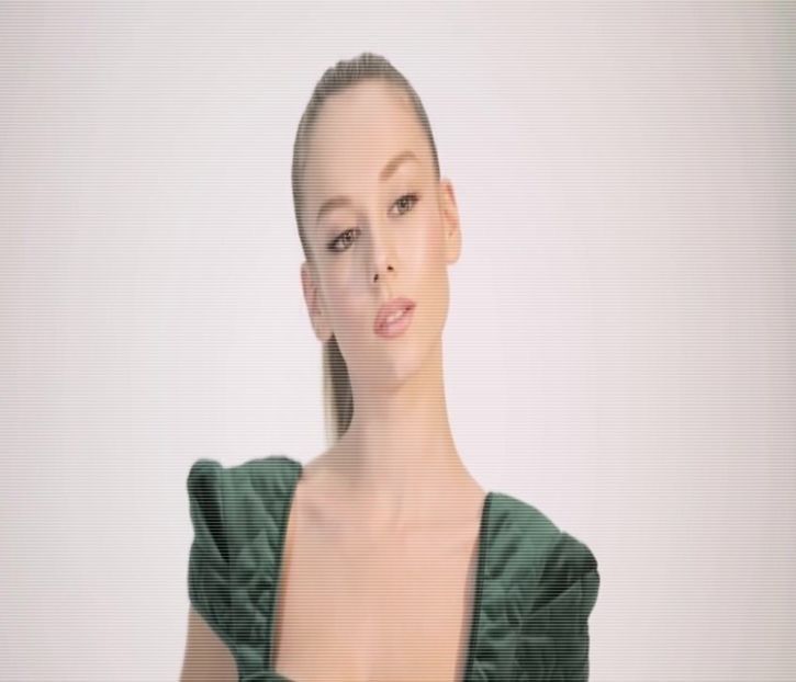 ╰　·•   „Rândul tău.”, anunță, mai mult din curtoazie, pentru a-i atrage atenția celei din dreapta ei - time to go cruising down the 8th