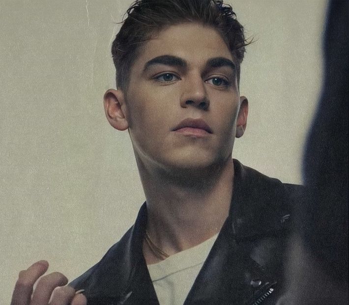 থৣĦғᴛ؟ℬᵉ̶̶ᵃ̶̶ᵘ̶̶ℛᵉ̶ᵍ̶ᵃ̶ʳ̶ᵈ͠ ༈٫ Întruchipa o figură scobită, cu pielea întinsă de uimire. Tâmplele și - time to go cruising down the 8th