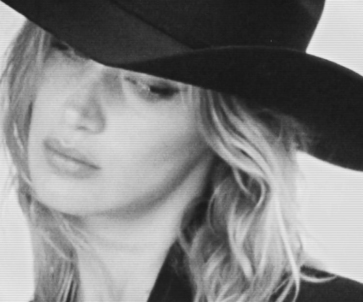 ¹ ∙ͅ●̤̈̇·̣̇　̾ ;˛ „Dacă ne limităm la povestire consider că este limpede spre cine fac referire.” - time to go cruising down the 8th