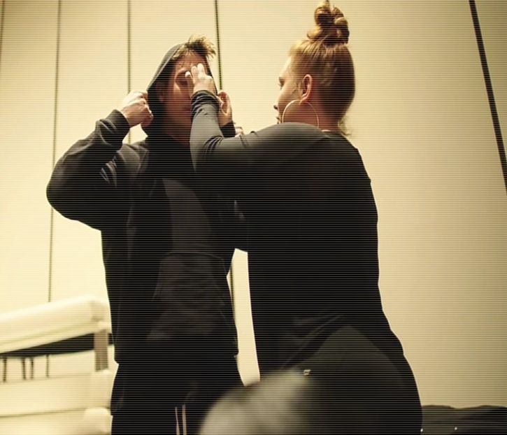 ̷͡︽.　· „Oho, sunt sigur că așa e, broski.”, enunță, însă Hero încă nu devine centrul atenției - time to go cruising down the 8th