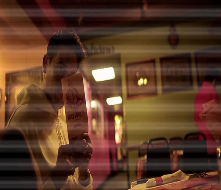 ̷͡︽.　· privirea lui era prea insistentă, prea ușor vizibilă ochiului nud, așadar renunță, acum - time to go cruising down the 8th