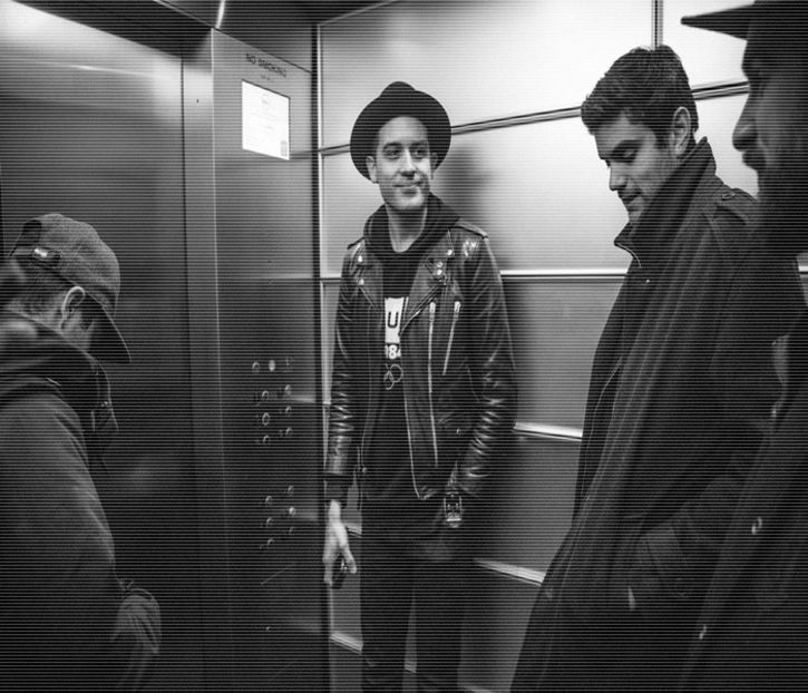 ̷͡︽.　· efectuează câțiva pași. Vocea surorii lui îi ajunge la urechi, însă când își mută privirea - time to go cruising down the 8th