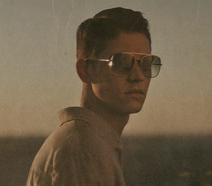 থৣĦғᴛ؟ℬᵉ̶̶ᵃ̶̶ᵘ̶̶ℛᵉ̶ᵍ̶ᵃ̶ʳ̶ᵈ͠ ༈٫ Cunoștea prea bine acel ciripit și acea privire. Constituia totdeauna - time to go cruising down the 8th