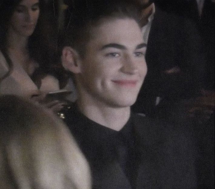 থৣĦғᴛ؟ℬᵉ̶̶ᵃ̶̶ᵘ̶̶ℛᵉ̶ᵍ̶ᵃ̶ʳ̶ᵈ͠ ༈٫ Soarele se cățărase spre crepuscul, retezând crestele sure ale - time to go cruising down the 8th