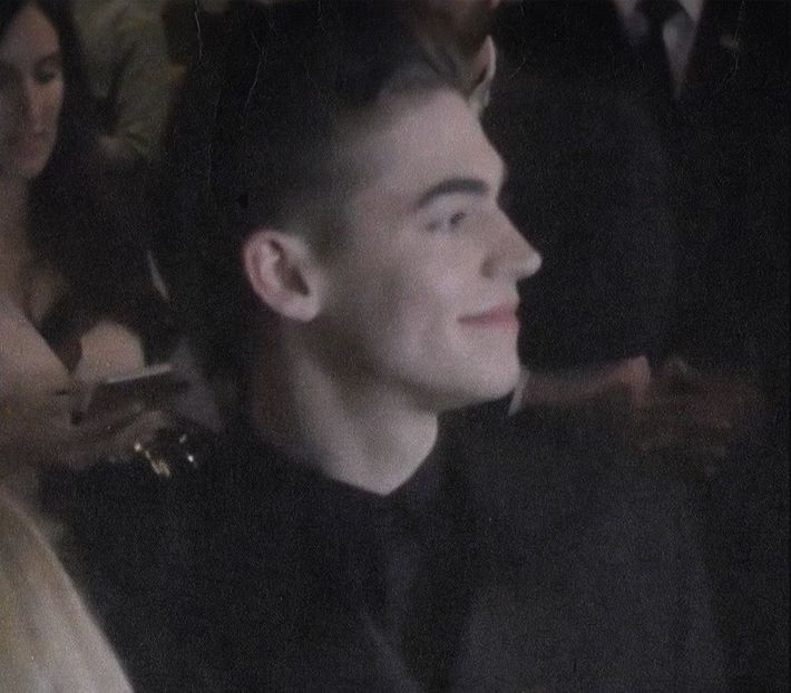 থৣĦғᴛ؟ℬᵉ̶̶ᵃ̶̶ᵘ̶̶ℛᵉ̶ᵍ̶ᵃ̶ʳ̶ᵈ͠ ༈٫ brațele, începând să înoate în cadența pescărușilor vârfurilor. - time to go cruising down the 8th