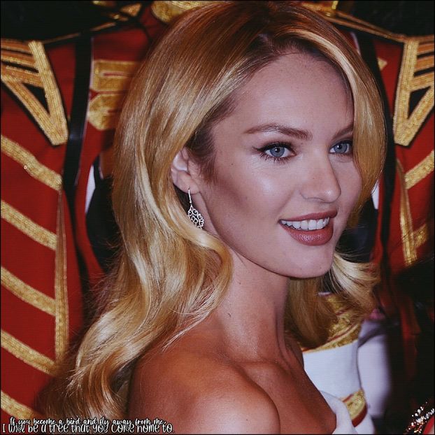 ☇.ᵗʰᵉ̣ṃ̣ẹ̣ṛ̣ṃ̣ạ̣ịḍ❀ƨɘilɟ.ϟ;. Apa crease o abundență de bucle în părul lui de culoarea casta- - time to go cruising down the 8th