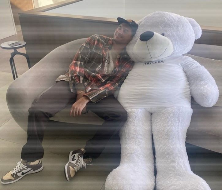 ̷͡︽.　· Să afirmi că Gerald era mahmur nu ar fi descris nici măcar o fărâmă din starea deplorabilă - time to go cruising down the 8th