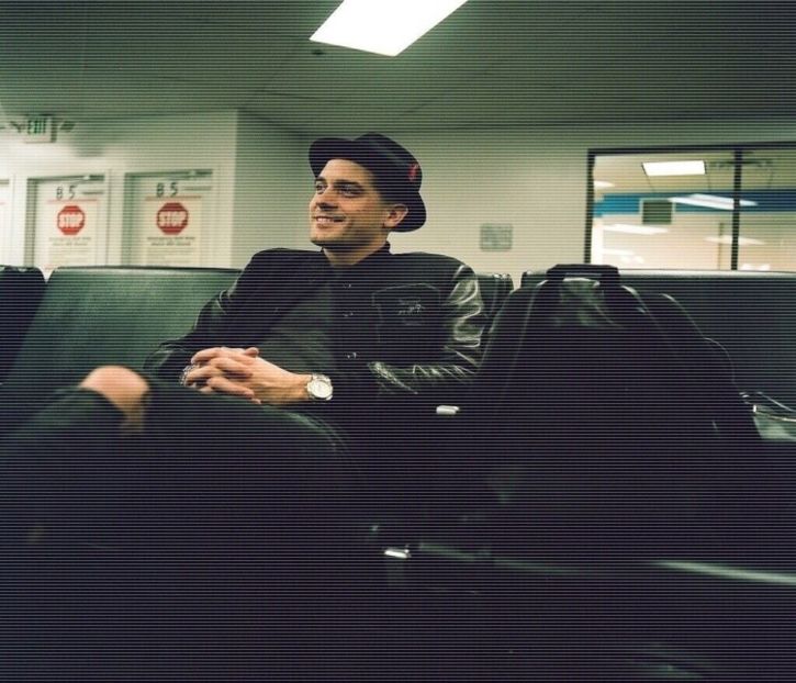 ̷͡︽.　· dânsului, notând cât de mult îi crescuse. Își scoate mâna din pantalonii scurți pictați în - time to go cruising down the 8th