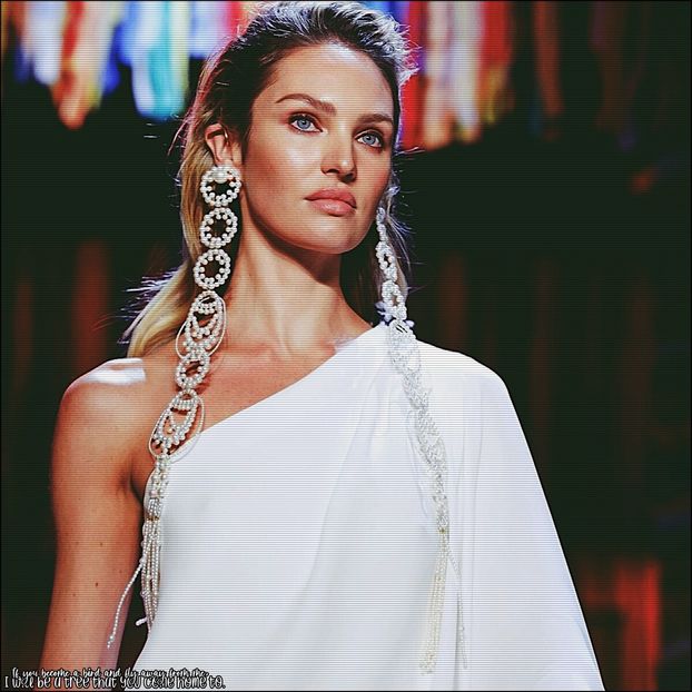 ☇.ᵗʰᵉ̣ṃ̣ẹ̣ṛ̣ṃ̣ạ̣ịḍ❀ƨɘilɟ.ϟ;. mai mult decât de fapt sunt." Își plimbă ochii oscilând între - time to go cruising down the 8th