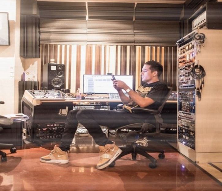 ̷͡︽.　· micii surescitări a lui Hero, însă, cum am relatat și-n alte ocazii, Gerald încetase să - time to go cruising down the 8th