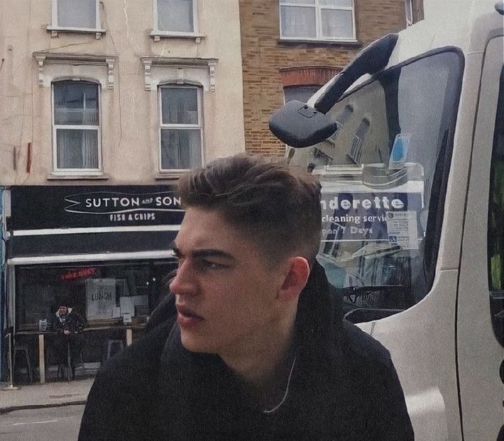 থৣĦғᴛ؟ℬᵉ̶̶ᵃ̶̶ᵘ̶̶ℛᵉ̶ᵍ̶ᵃ̶ʳ̶ᵈ͠ ༈٫ lung din cap. Chipul i se adumbrise și dintr-o dată păru departe, - time to go cruising down the 8th