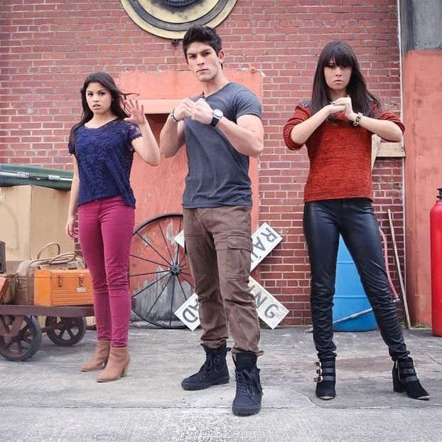 Emma, Jax, Mia - Every witch way