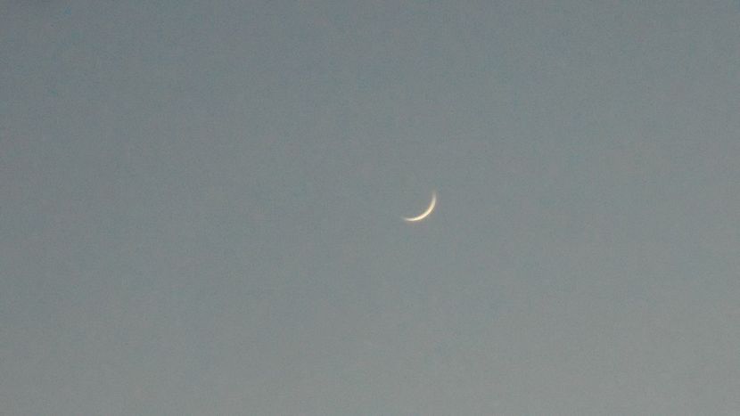 Luna noua in Gemeni - Luna - Soarele si norii - 2