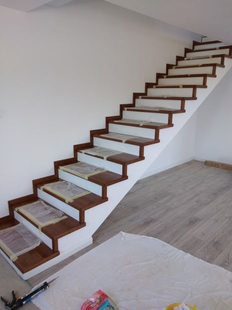  - 2021 Scari Interioare