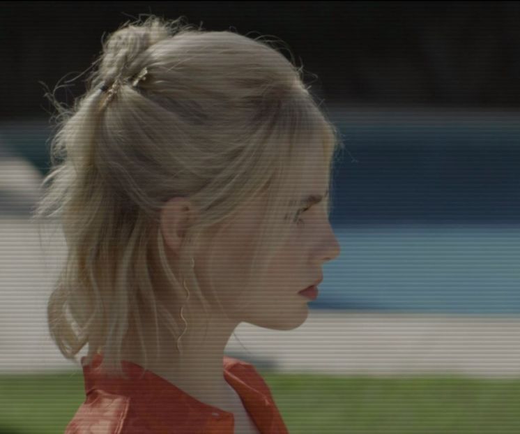 ⌮˒♥˓ Iṇ꒒ục̣y’s⋅⁽ẅöṛdṡ⁾... 　‰ː din nou, o prinde pe fată în cadru. Îi zâmbeşte, şi se apropie de ea - Tokyo the 9th place to disembark