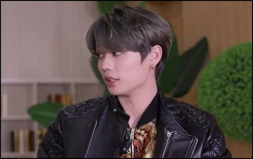 — O prinde de încheietură și se uită într-o parte spre ea. ❝..ești sigură? Ți-am spus că - W A Y 2 - Episodul 03