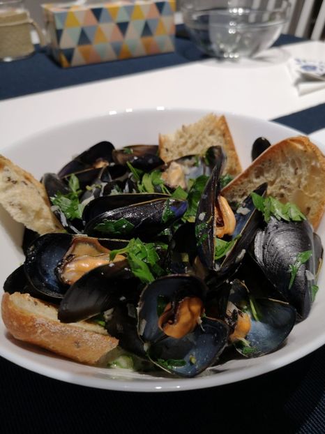 Scoici cu sos de vin si smantana - Mancaruri cu peste