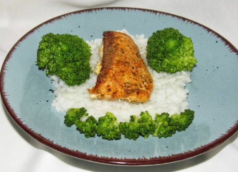  - Somon la cuptor cu orez si broccoli