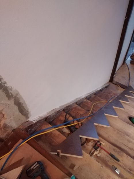  - 2021 Scari Interioare