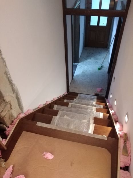  - 2021 Scari Interioare