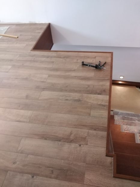  - 2021 Scari Interioare