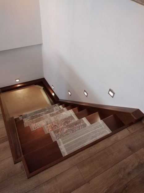  - 2021 Scari Interioare